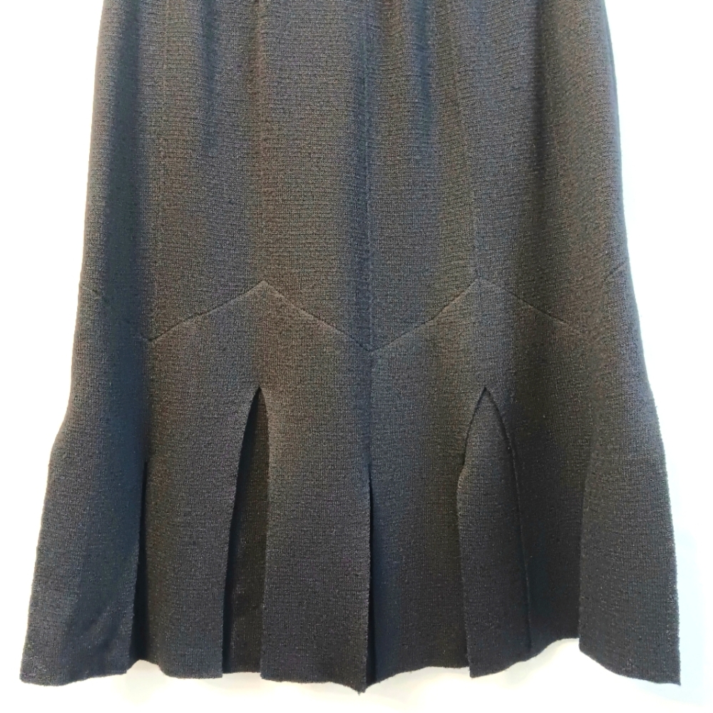St. John Essentials Santana wool/rayon pleated car wash skirt. Size 6.